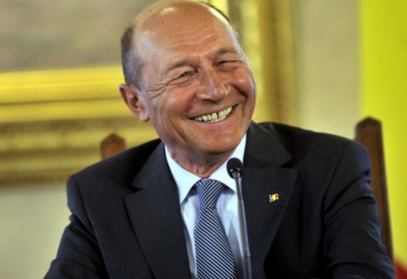 Băsescu, replică pentru Kelemen Hunor care l-a acuzat că a cerşit de două ori voturile maghiarilor şi secuilor: Pe Năstase şi Geoană i-am bătut de i-am snopit în ungurime, fără UDMR
