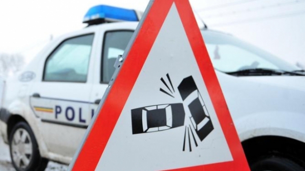 Accident grav de circulaţie pe Calea Floreşti. Un şofer BEAT a lovit o maşină care venea din contrasens. 