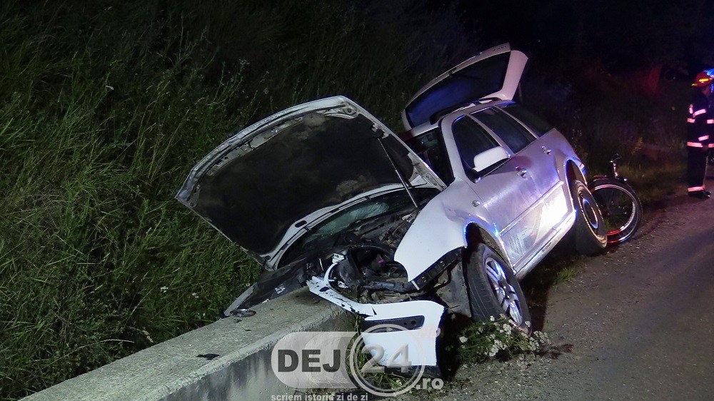 ACCIDENT în localitatea Vad – O mașină S-A IZBIT de un capăt de podeț  sursa fot dej24.ro