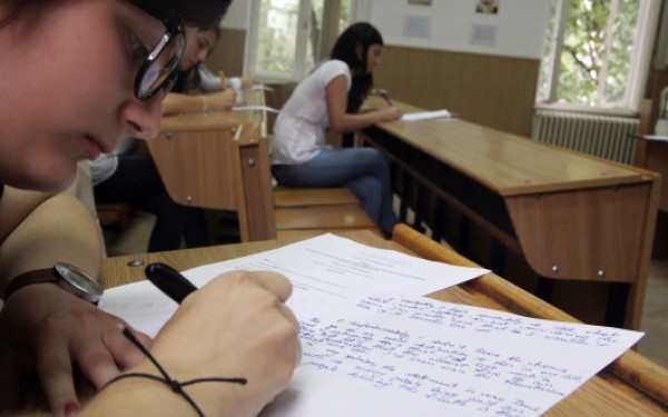 Bacalaureatul de toamnă 2017. Elevii au susţinut proba scrisă la Limba română. Ce subiecte s-au dat.