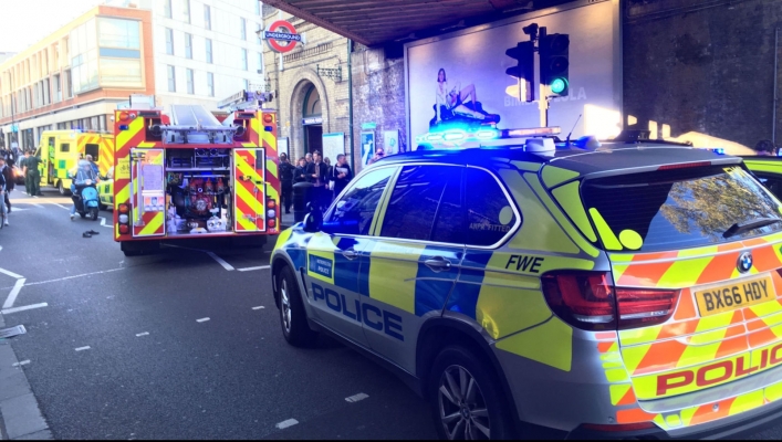 ATAC TERORIST în METROUL din Londra | Un dispozitiv improvizat a EXPLODAT şi a împrăştiat o substanţă rămasă încă necunoscută/ 18 persoane au fost rănite  surrsa foto romaniatv.net