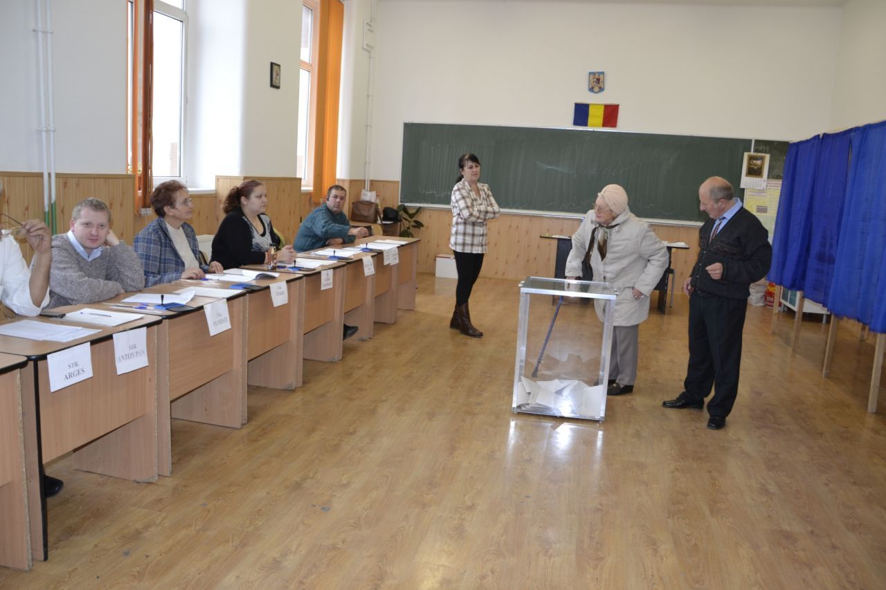 Cu cine ar vota românii dacă duminică ar avea loc alegeri