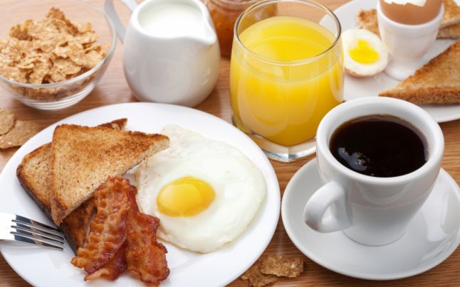 Sfatul specialiştilor: de ce e bine să nu renunţăm la micul dejun