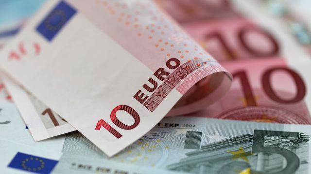 Euro s-a apropiat la un ban de 4,6 lei