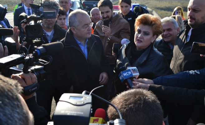  În cadrul vizitei de la Pata Rât, în lipsa lui Tişe, ministrul Mediului Graţiela Gavrilescu a pus tunurile pe primarul Emil Boc 