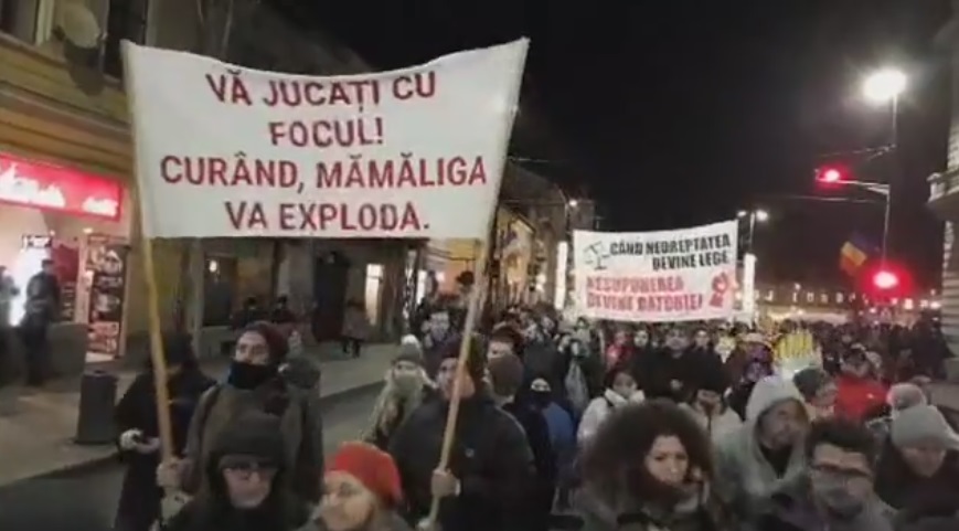 Protest împotriva Guvernului, cu linguri şi oale, la Cluj: ”Să se audă până la Bucureşti”  captura video Facebook Emanuel Ungureanu