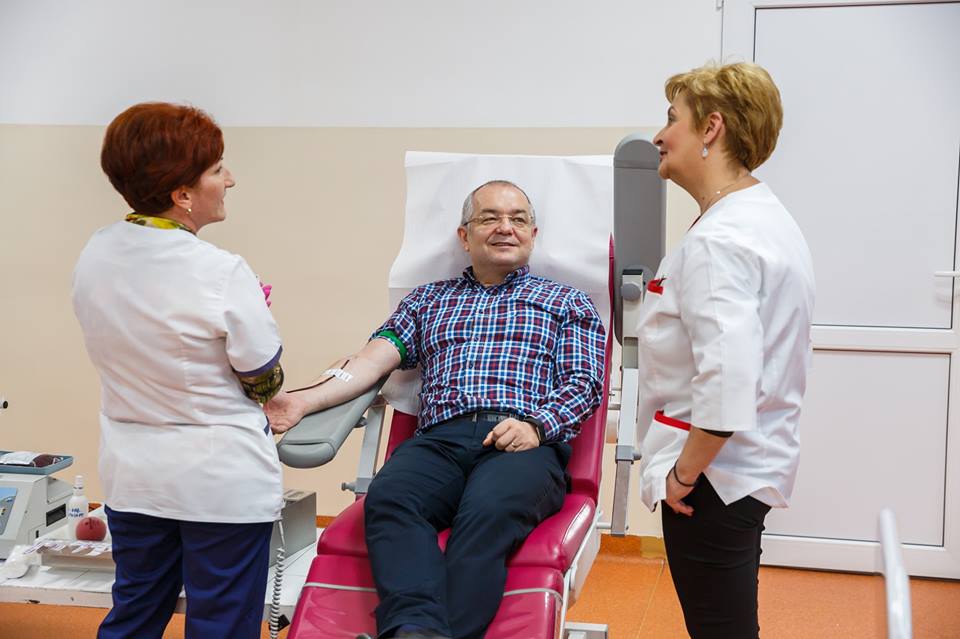 Primarul Emil Boc a donat sange la Centrul de Transfuzii Cluj