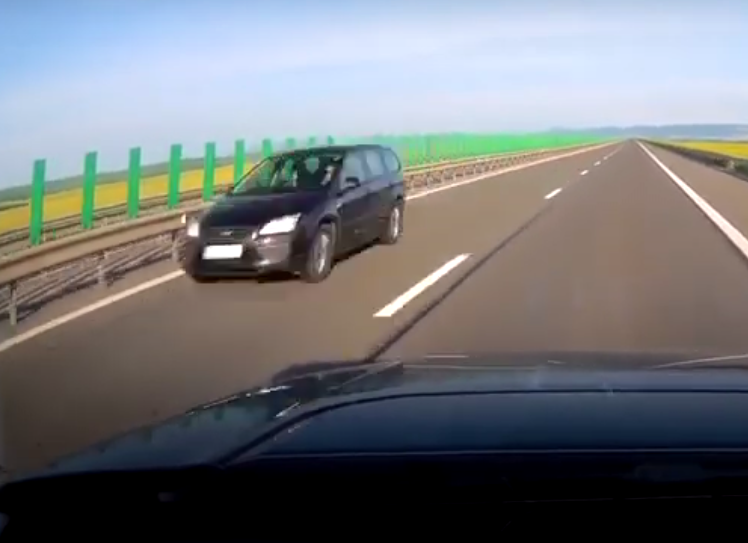 O mașina rulează pe contrasens pe Autostrada A3