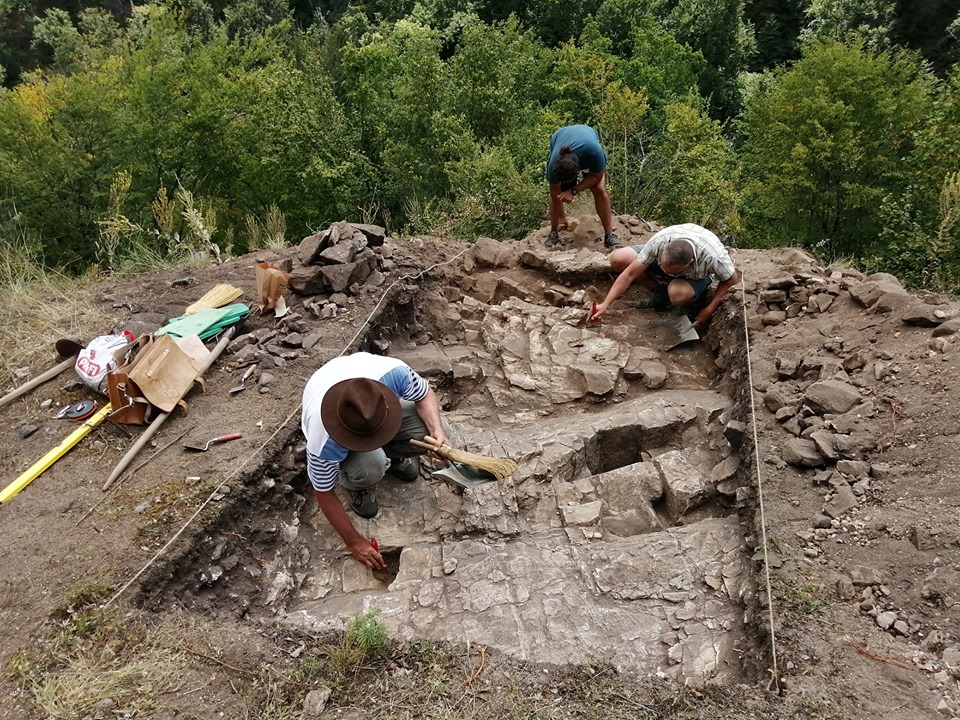 Sistem fortificat medieval, găsit de arheologi la o aruncătură de băț de județul Cluj