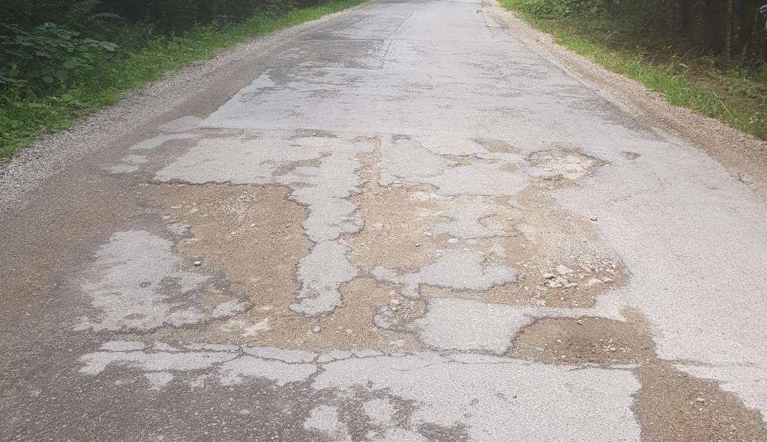 Drumurile spre munte, distruse: „Ruşine să le fie celor din Consiliul Judeţean Cluj!”
