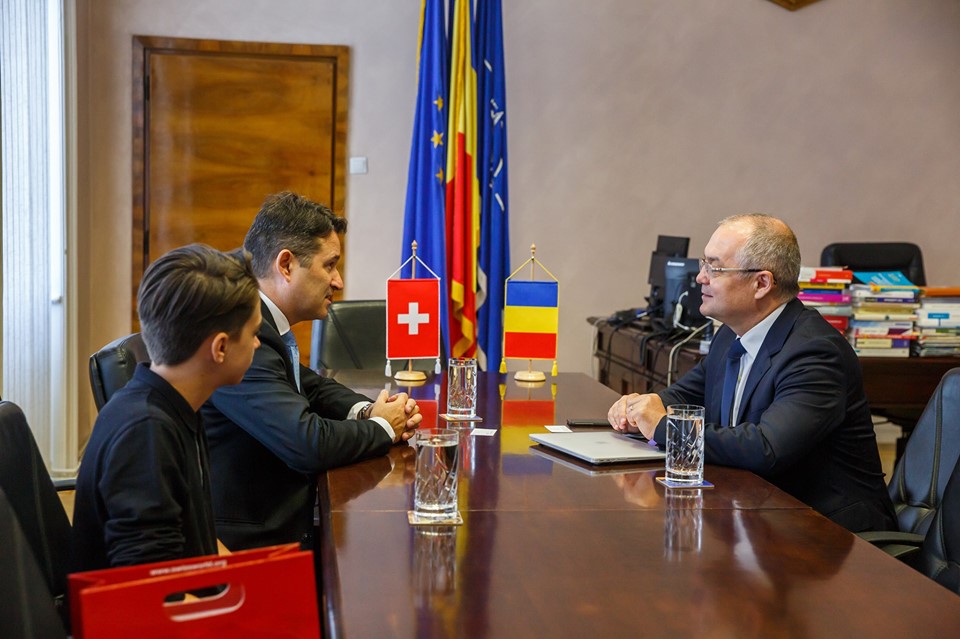 Ambasadorul Elveției, în vizită la Cluj-Napoca. Mulțumiri pentru autobuzele electrice și modernizarea iluminatului public