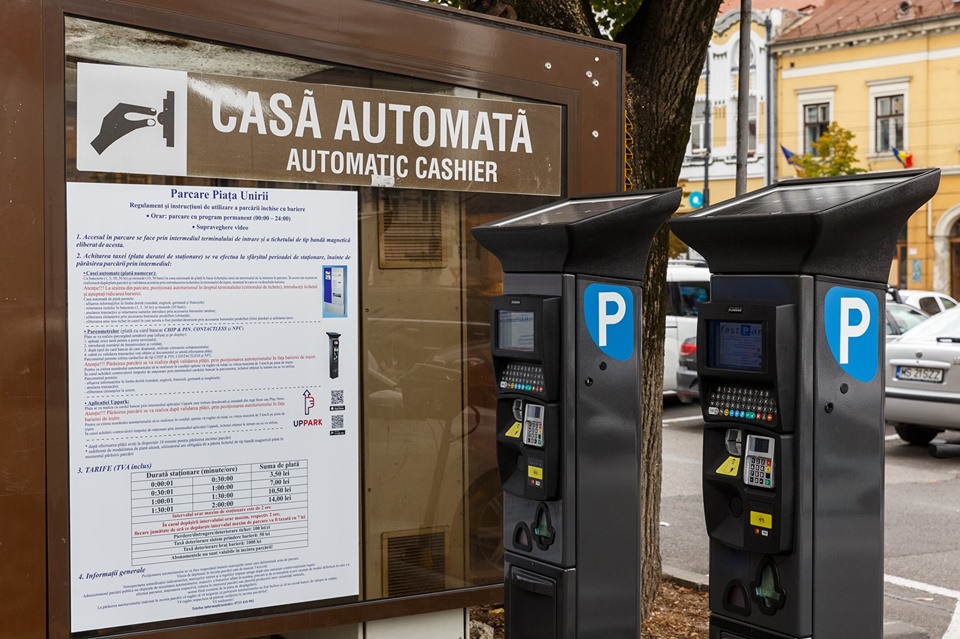 Parcometre noi și aplicație de plată pentru parcările cu barieră din Piața Unirii și Piața Mihai Viteazul