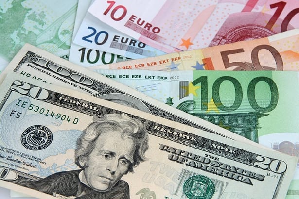 ANALIZĂ ECONOMICĂ Euro rămâne aproape de 4,73 lei, cursul dolarului a urcat din nou