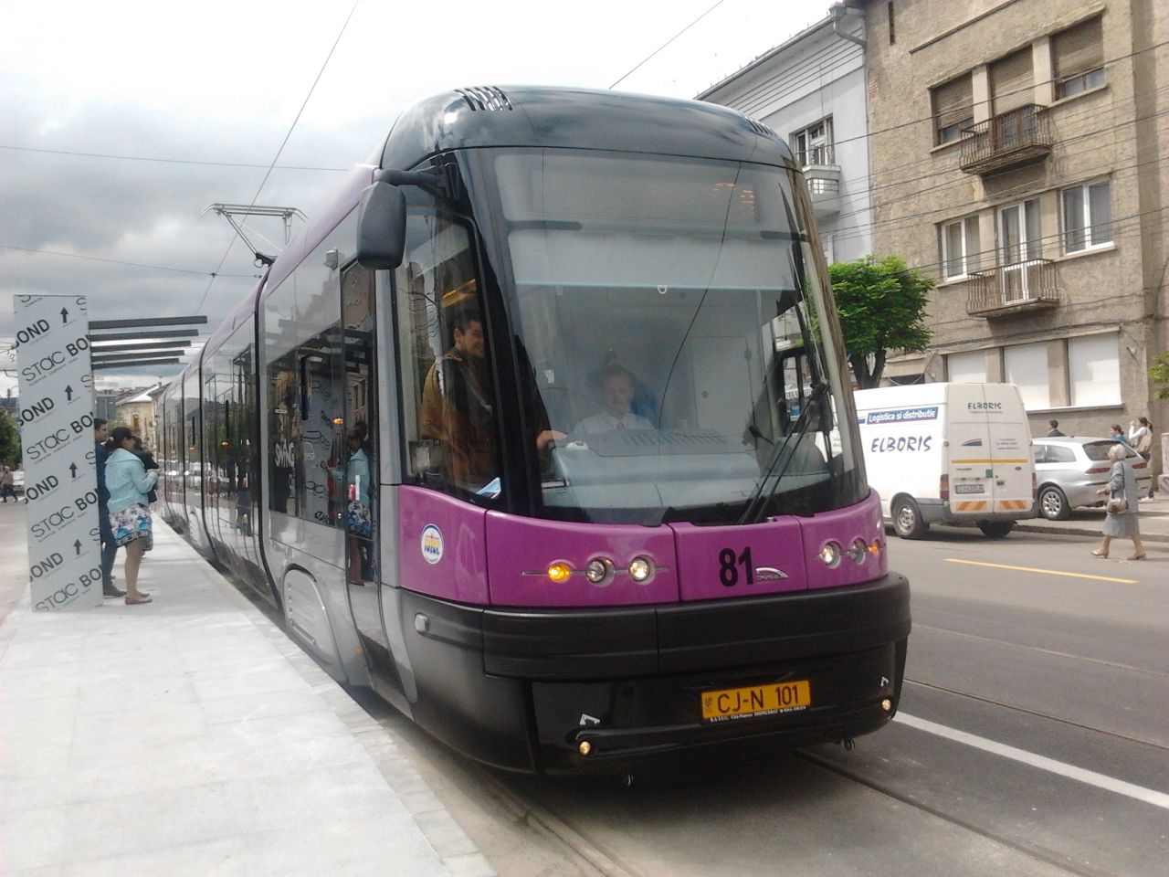 Încurcă tramvaiele circulația clujenilor pe strada Oașului? „Sugrumă traficul foarte tare!”