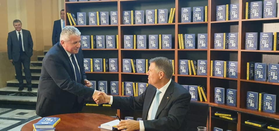 Clujenii au semnat MASIV pentru candidatura lui Iohannis: „Își doresc o Românie puternică, funcțională!”