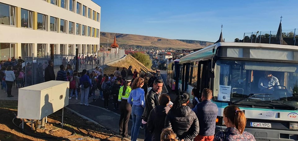 Autobuzele speciale pentru transportul elevilor din Florești, „un vis devenit realitate”