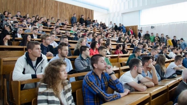 Proaspeții studenți, așteptați la Săptămâna Bobocului în Campusul Hașdeu. Voluntarii, chemați în OSUBB