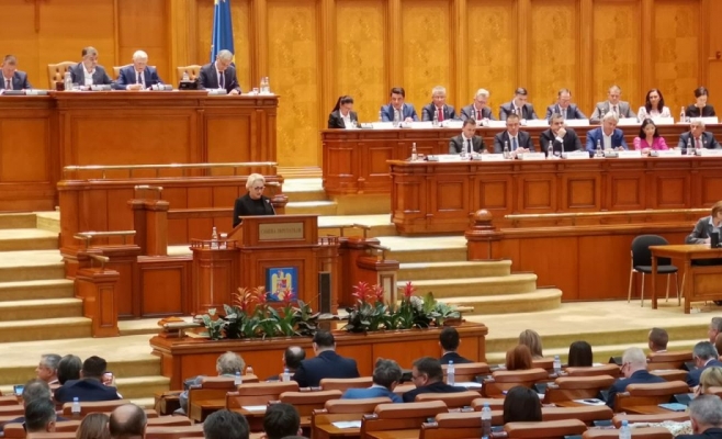Búcsút int Dăncilă! Megszavazta a parlament a bizalmatlansági indítványt. Kelemen Hunor: „Úgy cselekedtünk, ahogyan megígértük!”