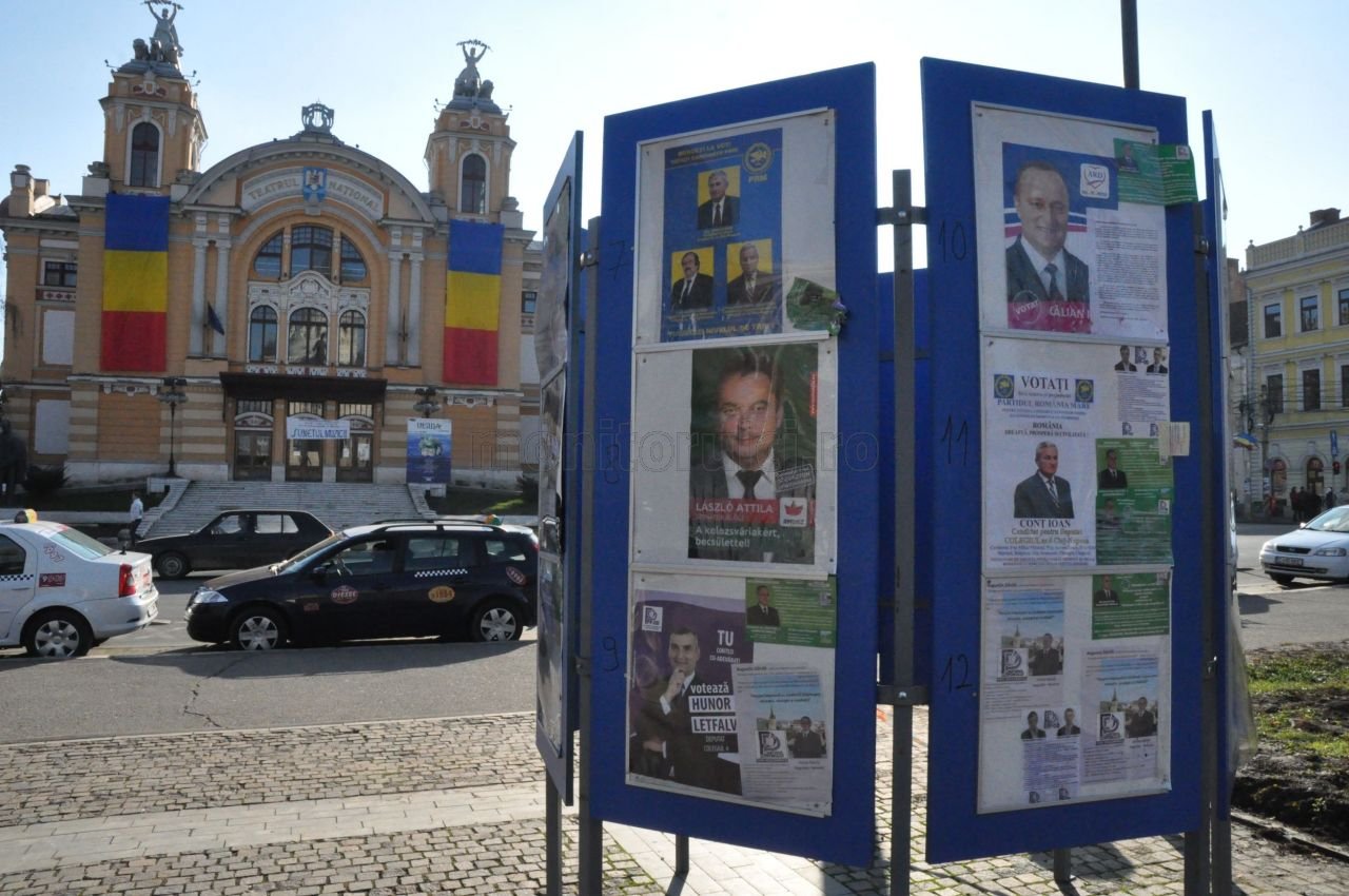 Fețele candidațillor la prezidențiale, în locuri speciale pentru afișaj electoral în Cluj-Napoca