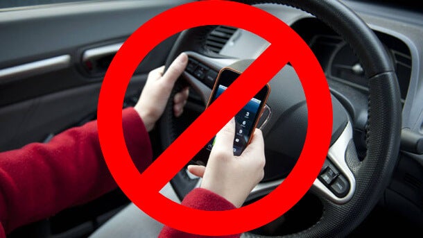 user speak Time series GATA cu telefonul mobil la volan! Fără LIVE-uri, apeluri, SMS-uri și  butonarea GPS-ului. Șoferii riscă amenzi ASPRE!
