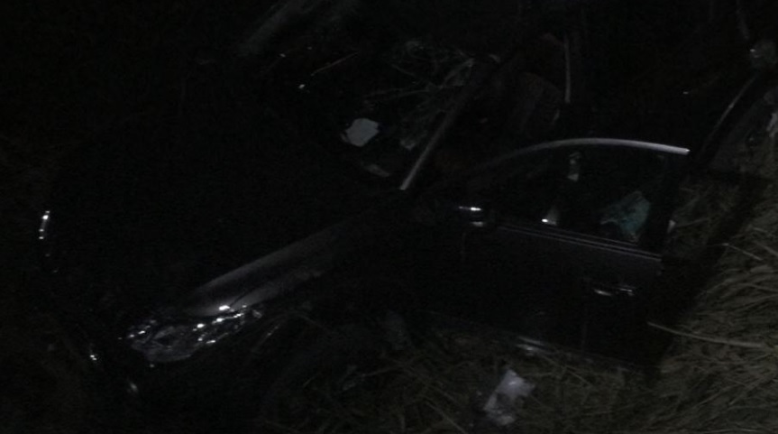 Trei răniți au ajuns la spital după ce un șofer s-a crezut la raliu pe drumul pietruit de la Sucutard, foto: IPJ Cluj