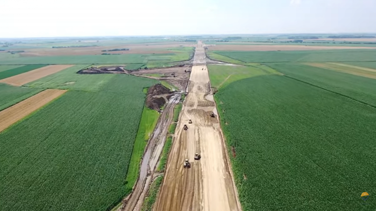 4 km de asfalt la granița cu Ungaria, „momentul istoric” al Autostrăzii Transilvania anunțat de ministrul demis Cuc