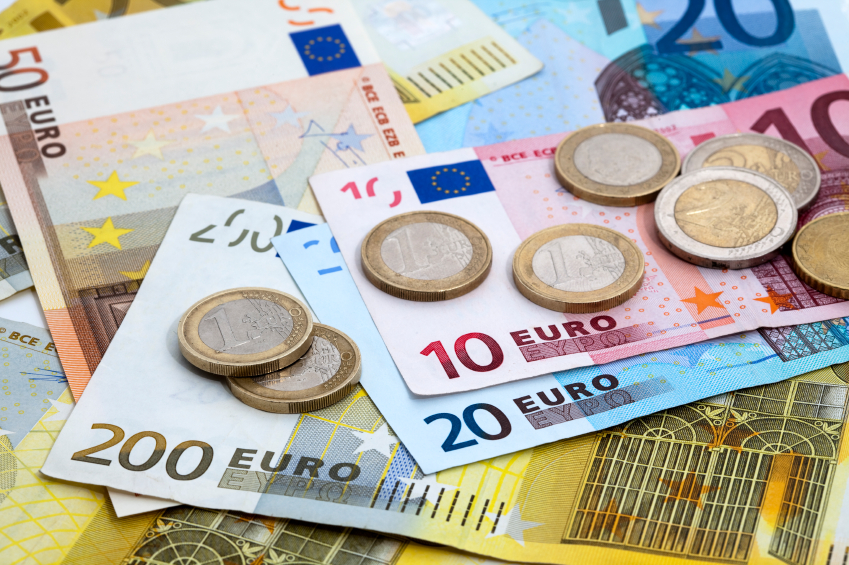 ANALIZĂ Săptămânală: Euro s-a agățat de pragul de 4,76 lei, la influența tensiunilor politice