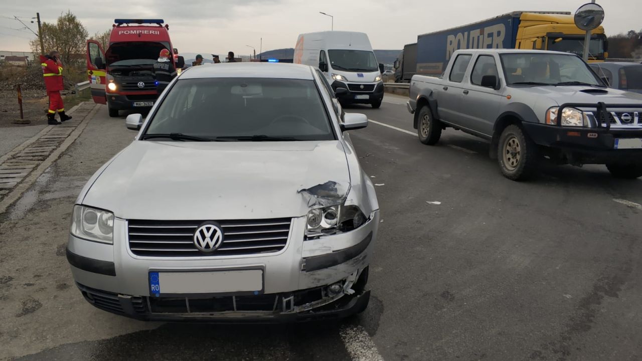 Trei mașini implicate într-un accident la Jucu, bărbat transportat la spital cu dureri la coloană, sursă foto: ISU Cluj