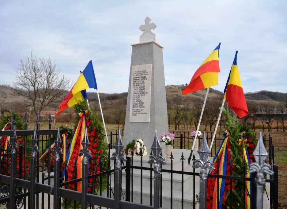 Monument în cinstea eroilor din cele două războaie mondiale, dezvelit la Fodora, sursă foto: Facebook Divizia 4 Infanterie „Gemina”