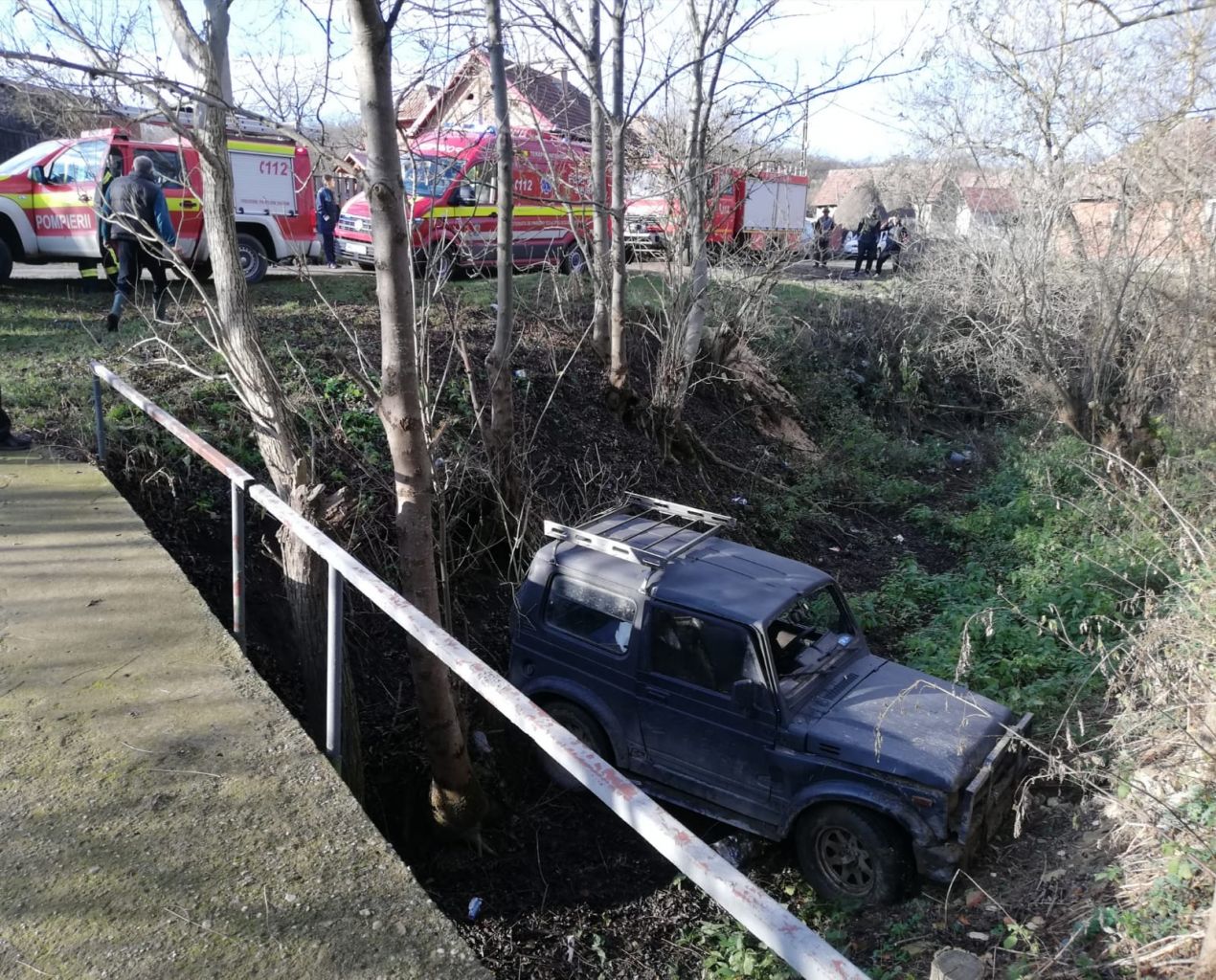 Accident „off-road” la Cristorel, un șofer a ajuns cu mașina de teren în râpă, sursă foto: ISU Cluj