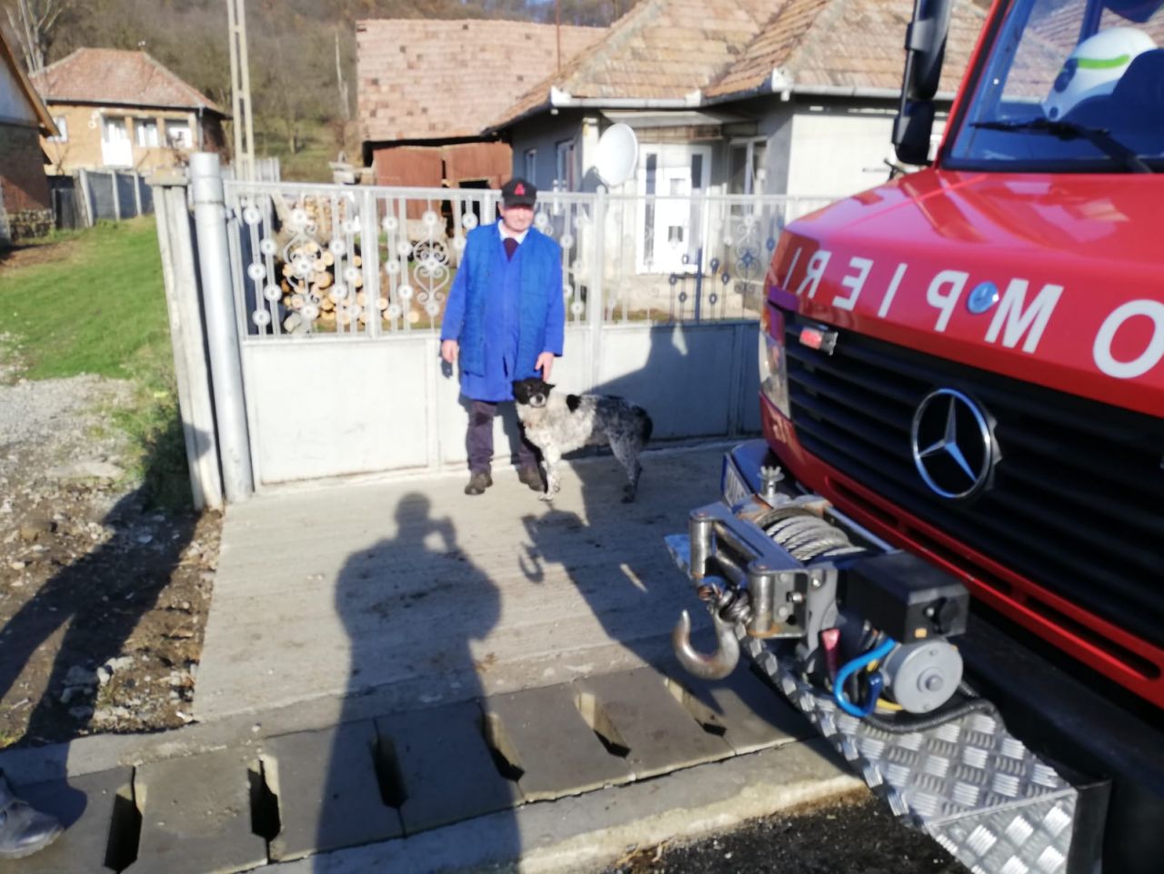 Viața unui biet cățel, salvată de pompierii inimoși! Animalul căzuse într-o fântână, sursă foto/video: ISU Cluj