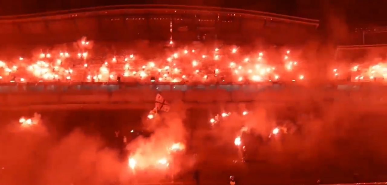 VIDEO Imagini FIERBINȚI pe Cluj Arena! Tribunele, „în flăcări”, la 100 de ani de „U”, sursă video: Facebook U Cluj Fans