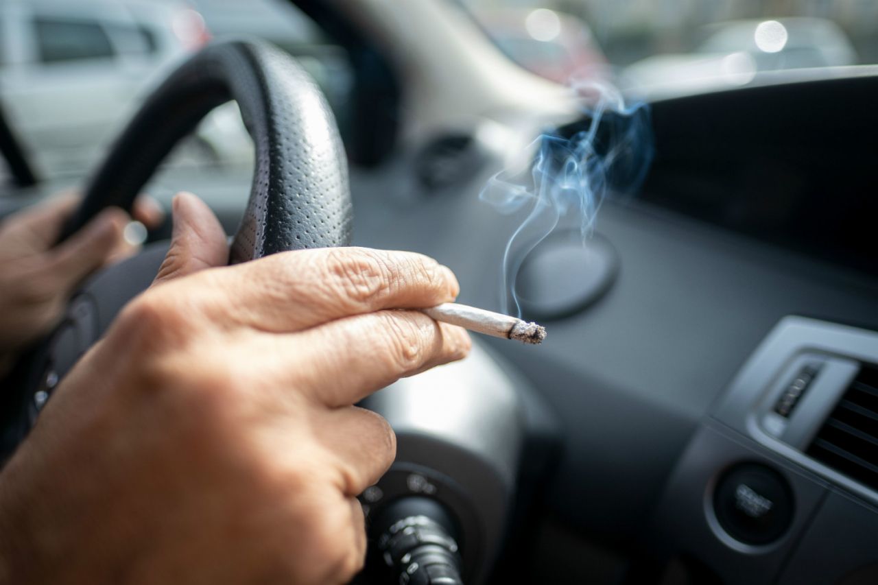 Boc, comparație între fumatul în localuri și mașini: „O să ne pară la fel de demodat!”, sursă foto: thelocal.de