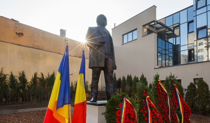 Statuia poetului Andrei Mureșanu, dezvelită la Cluj-Napoca, sursă foto: Facebook Emil Boc