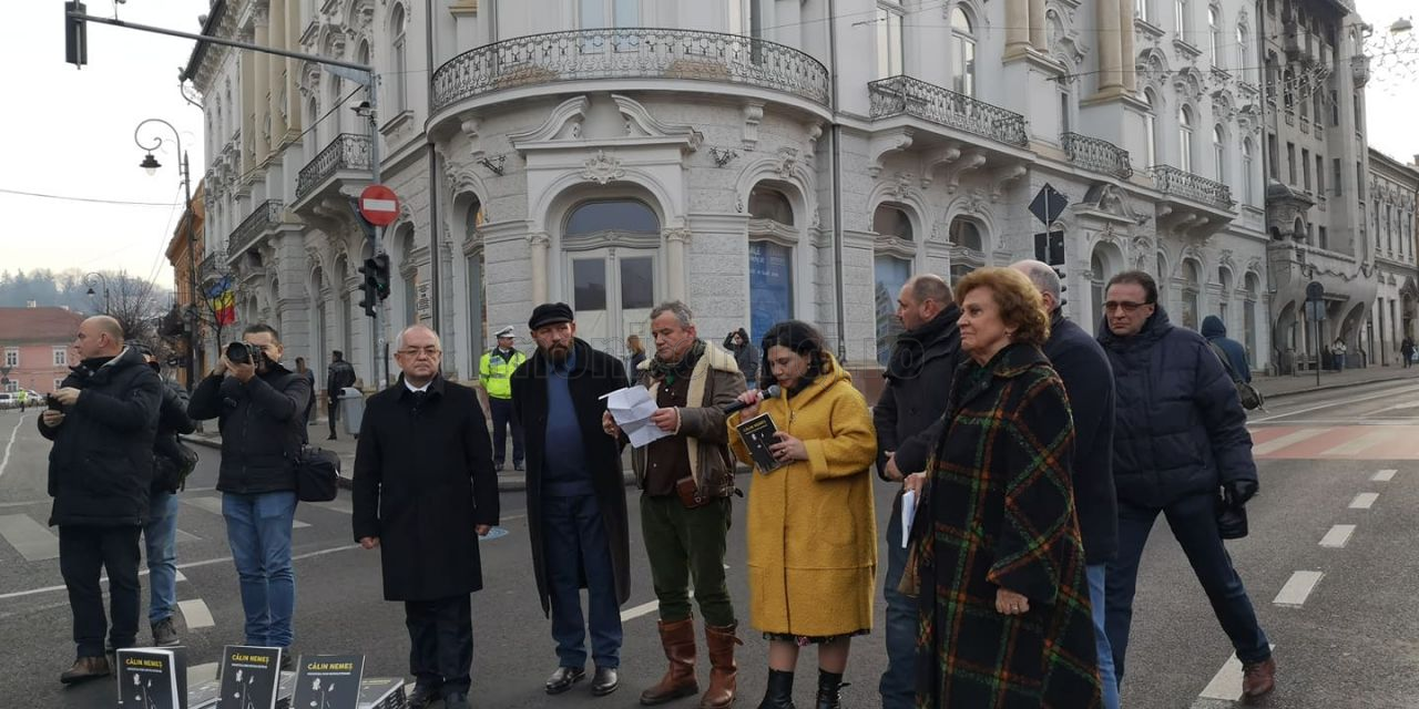 Revoluționarul Călin Nemeș, omagiat în locul în care a ieșit cu pieptul gol în fața armatei, sursă foto: Bianca Tămaș/ monitorulcj.ro