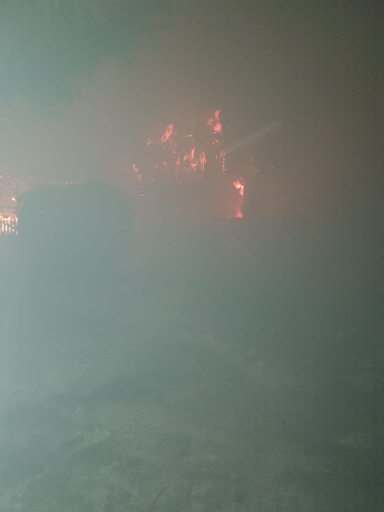Pompierii s-au luptat trei ore cu flăcările în Băișoara