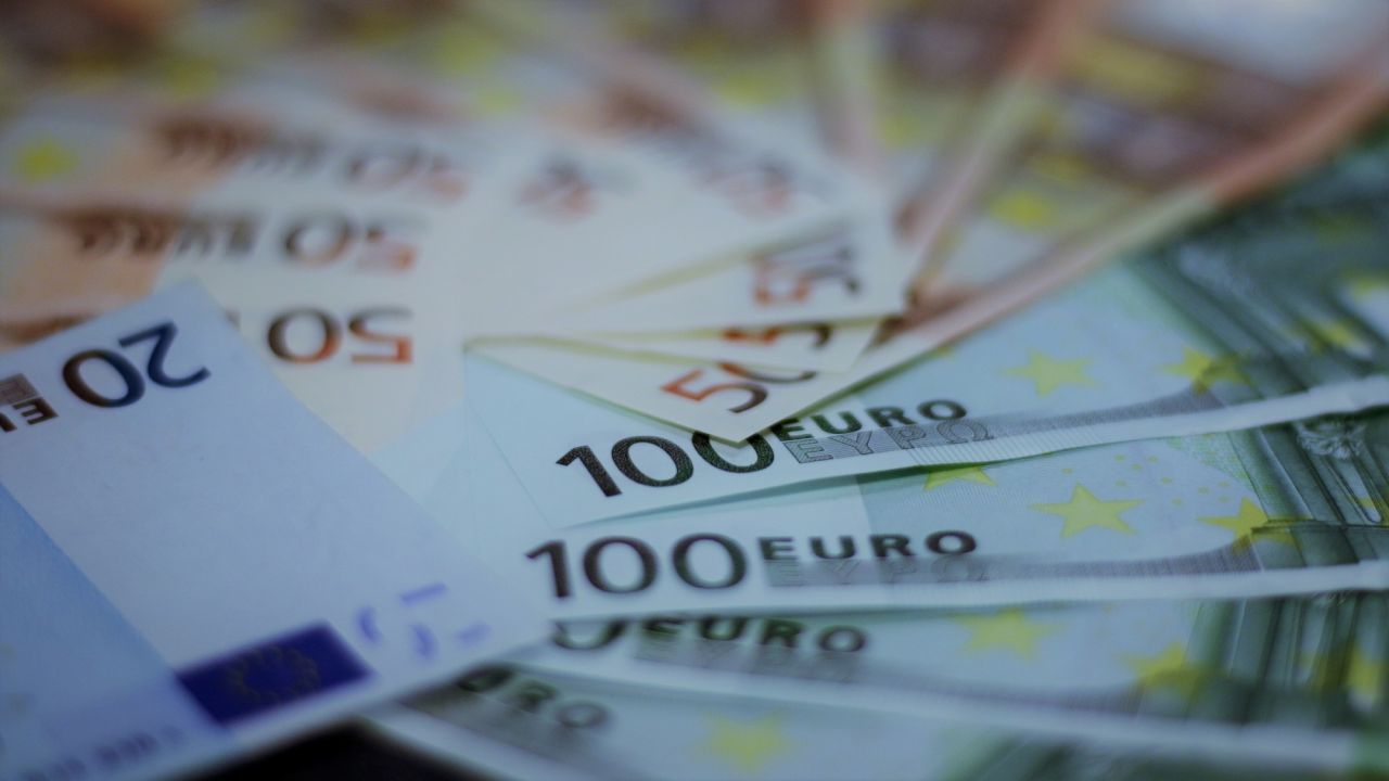 Cursul euro nu a reușit să treacă de 4,78 lei