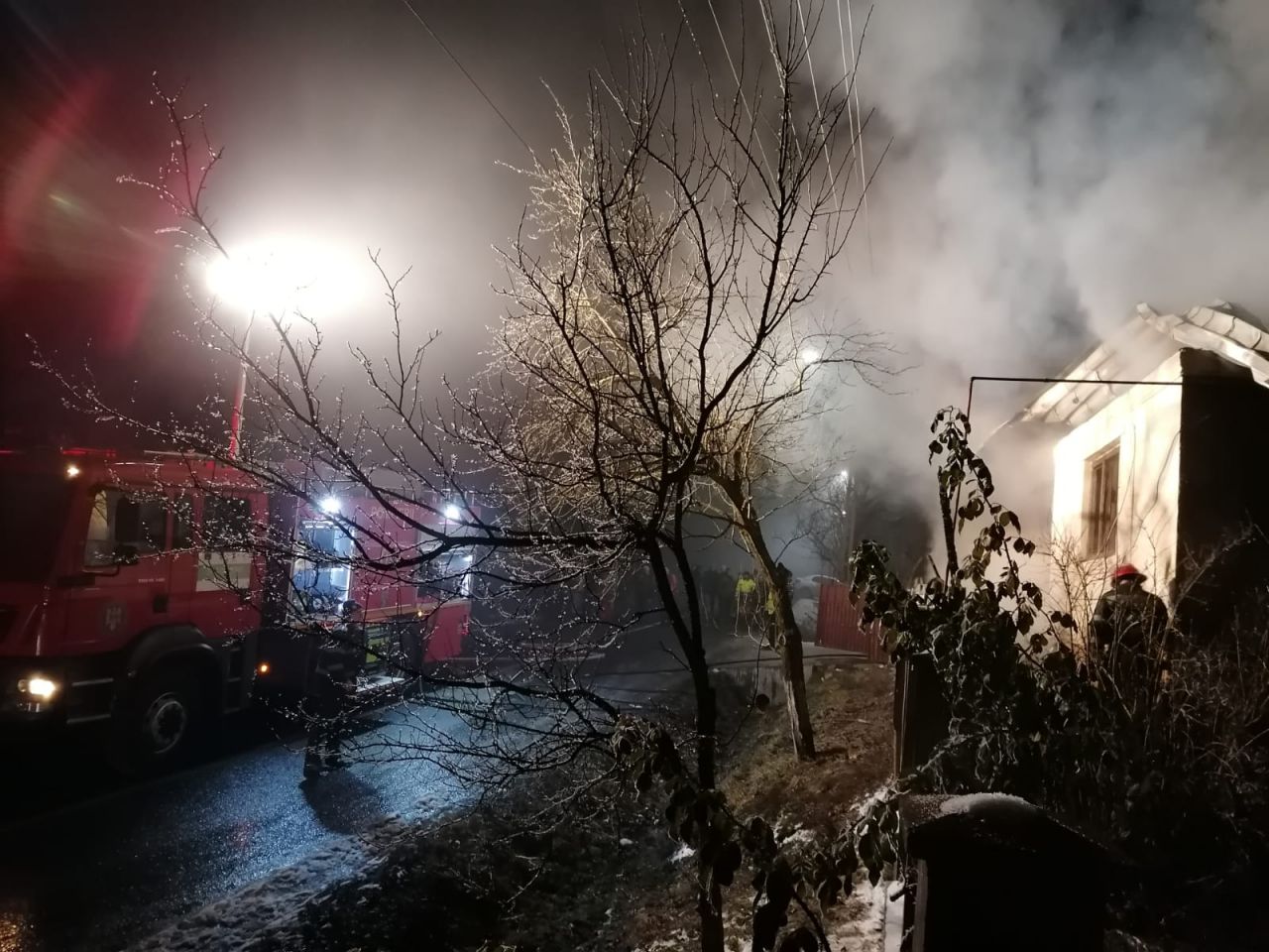 FOTO Flăcările au mistuit o casă la Valea Groșilor, sursă foto: ISU Cluj