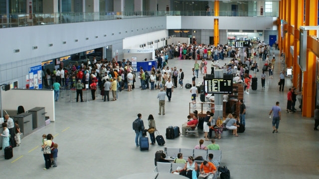 Linie specială pentru preluarea pasagerilor care vin din China pe Aeroportul Cluj