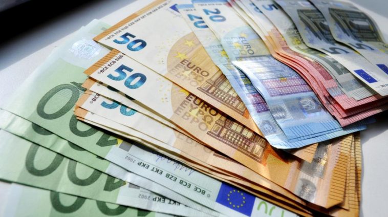 ANALIZĂ VALUTARĂ Ușoară scădere a euro