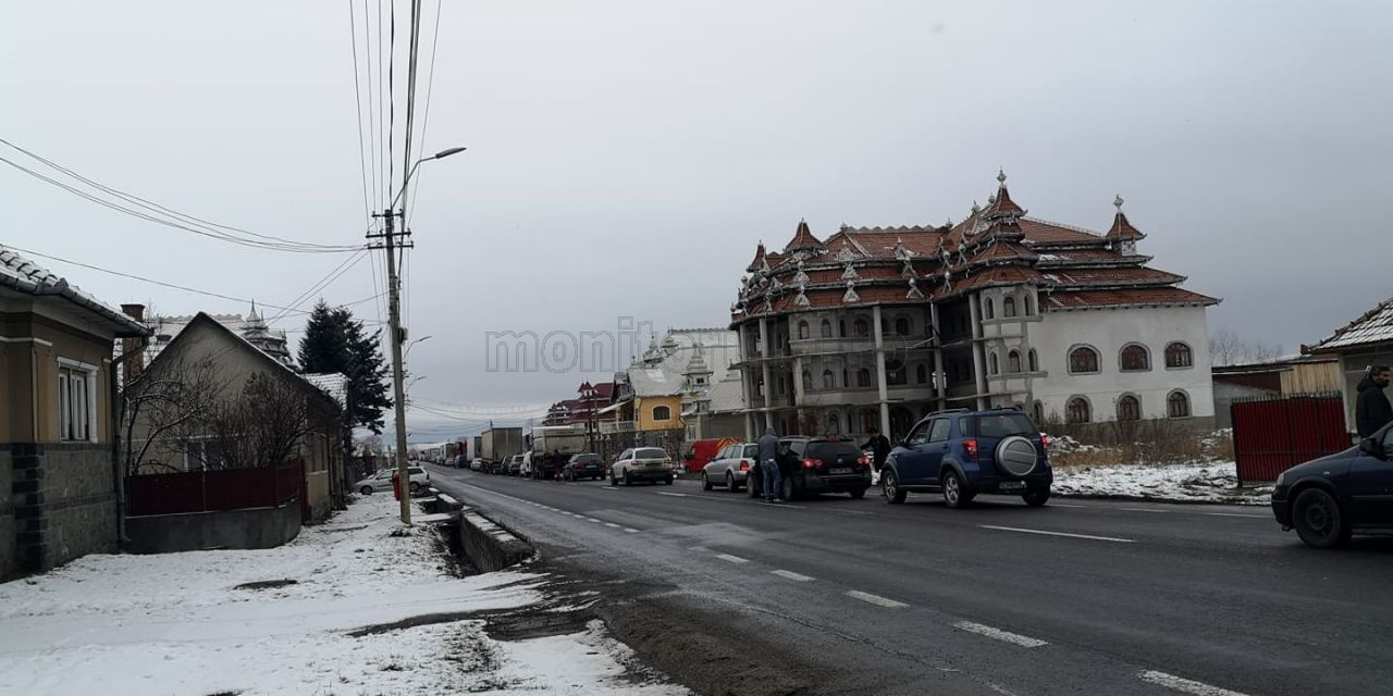 Accident la Huedin, circulația blocată pe ambele sensuri, sursă foto: Bianca Tămaș/ monitorulcj.ro