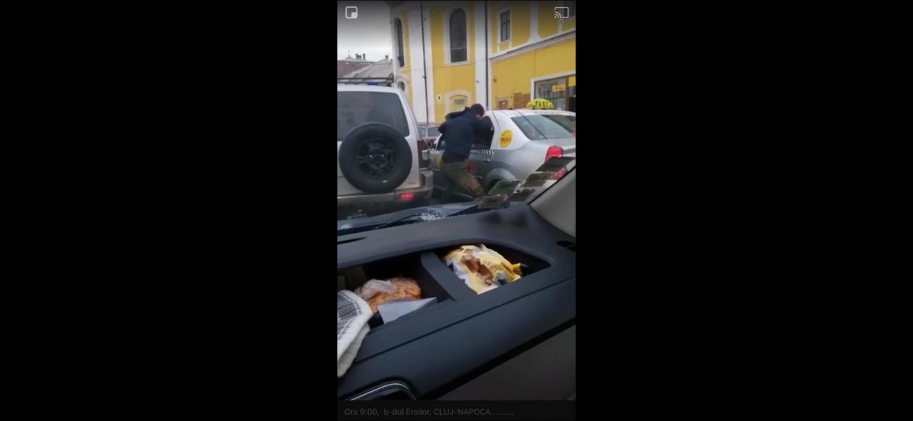 VIDEO Scandal în trafic pe Eroilor între un șofer și un taximetrist 