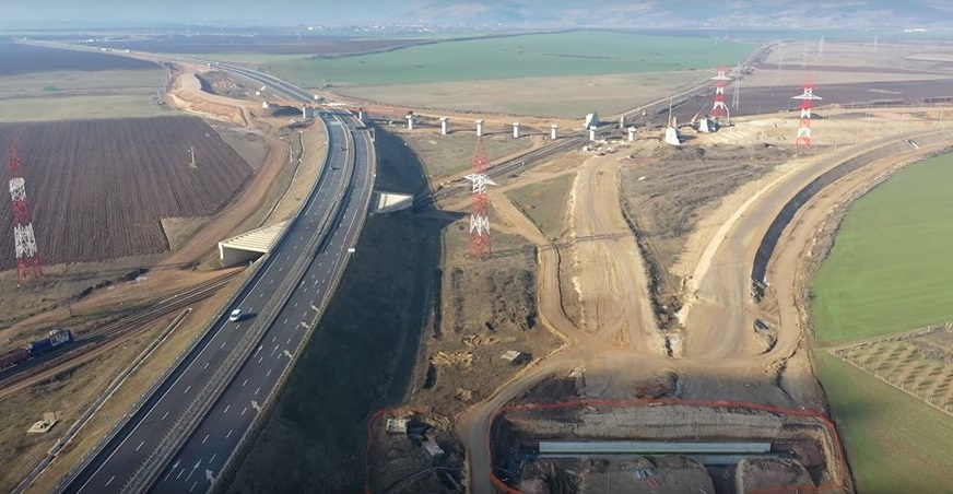Bani cu țârâita! A10 Sebeș-Turda, printre cele mai vitregite lucrări. Cum să avanseze constructorii cu restanțe? Până acum, 1,65 miliarde de lei „tocați” pe 70 km!, sursă foto: Ziarul Unirea