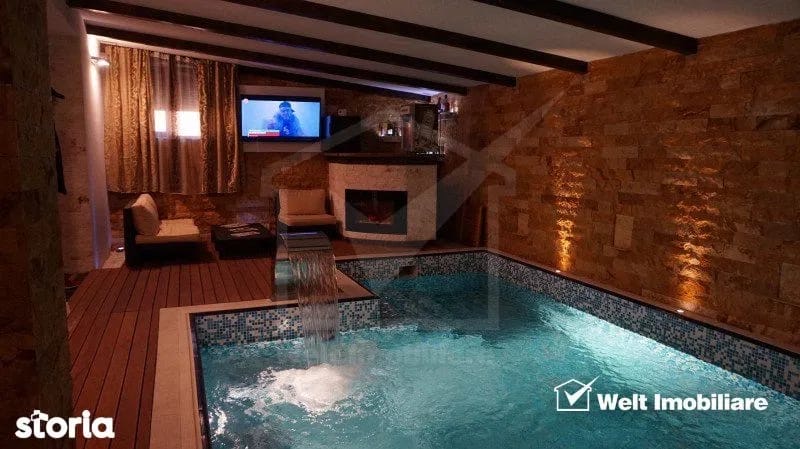 Un apartament din Cluj are piscina in interior