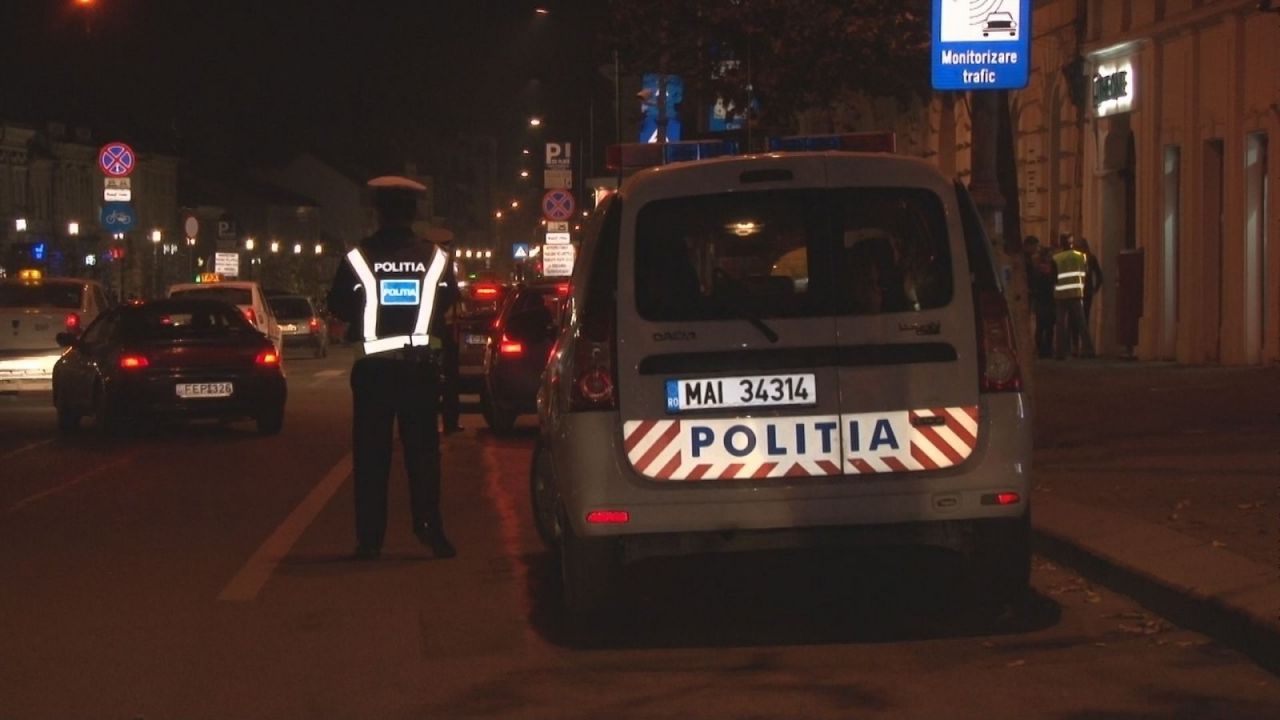 Polițiștii clujeni au făcut ordine în Mănăștur. Scandalagii și șoferii, puși la punct de agenți