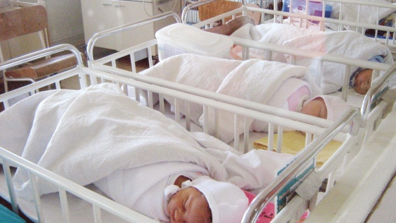 10 nou-născuți, infectați în maternitate cu CORONAVIRUS. Testele mamelor sunt NEGATIVE