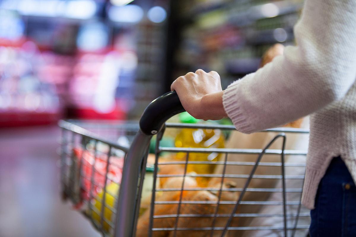 Trebuie să dezinfectăm alimentele cumpărate de la magazin? Ce spun specialiștii