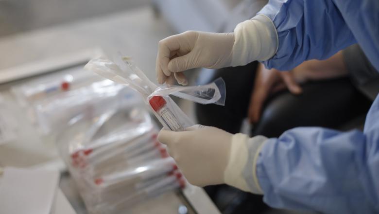 Peste 300 de noi infectări cu coronavirus în România. Peste 8000 de bolnavi la nivel naţional
