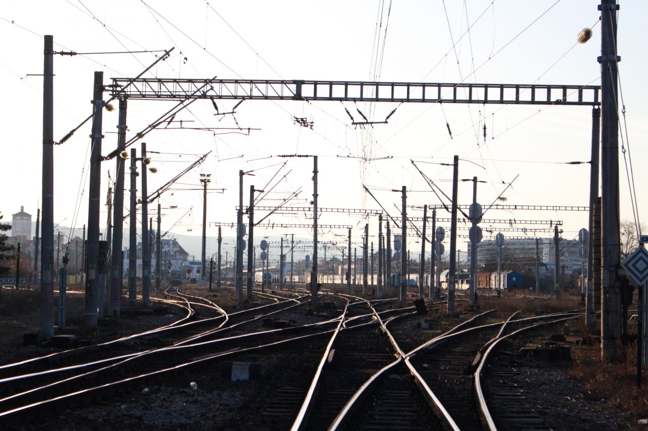 Noroc cu Imperiul Austro-Ungar! Avem 10.700 km de linie ferată, puțin peste o treime electrificată, sursă foto: Raymond FÜSTÖS/monitorulcj.ro