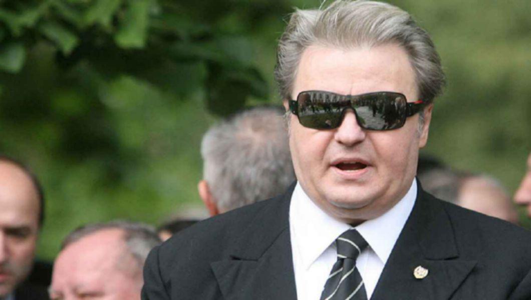 Iohannis, comparat cu Vadim Tudor: „Ori probează acuzațiile grave, ori își dă demisia!”